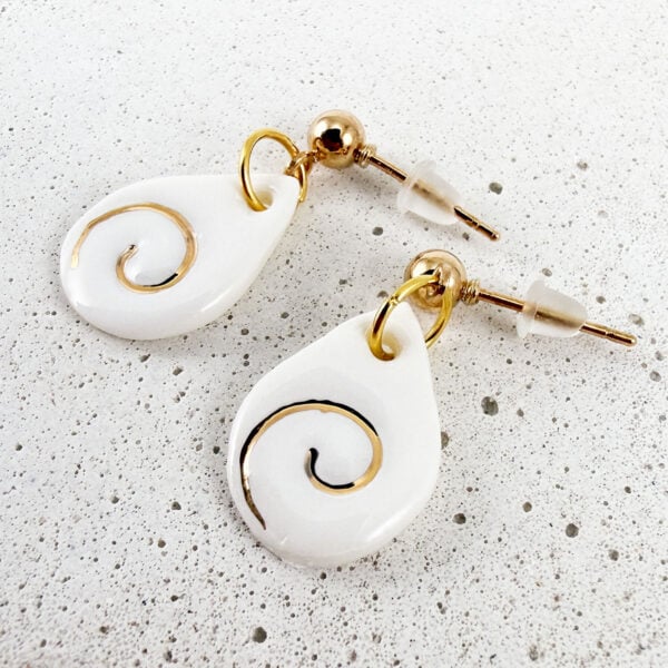 Odna Wave White earrings