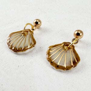 Tiny Shell light brown earrings